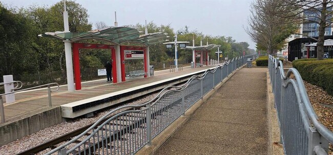 Building Photo - 1804 Singleton Ave