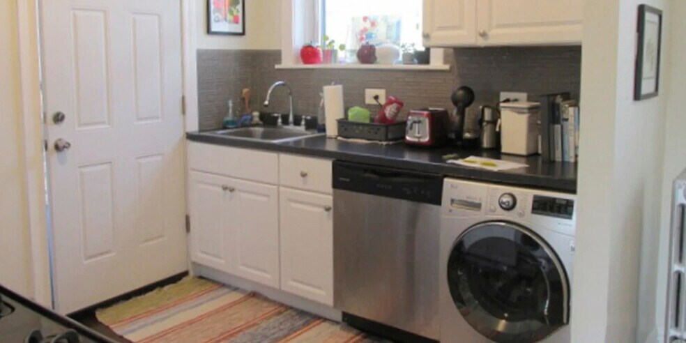 Primary Photo - 2133 W Giddings St