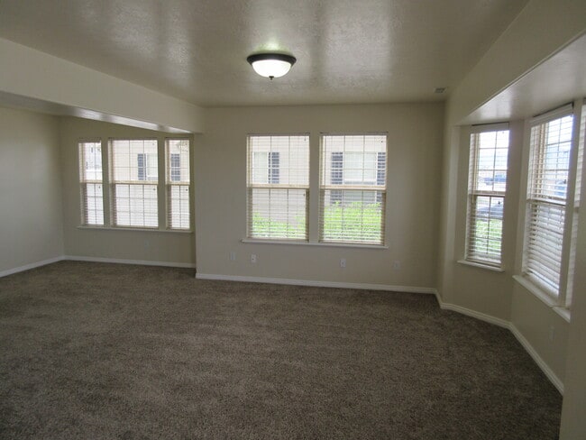 Building Photo - 921 S 1850 W