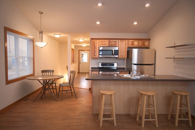 Building Photo - 528 Lulu Ln