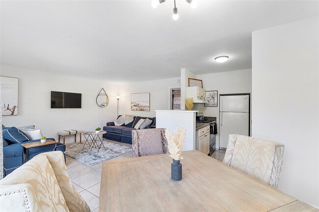 Building Photo - 3230 NE 13th St