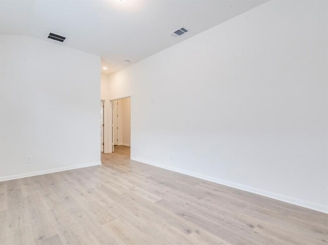 Building Photo - 227 Cathedral Mountain Dr