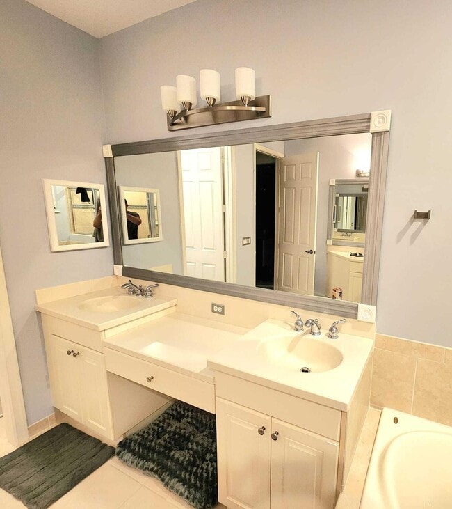 Building Photo - 2247 SW Cape Cod Dr