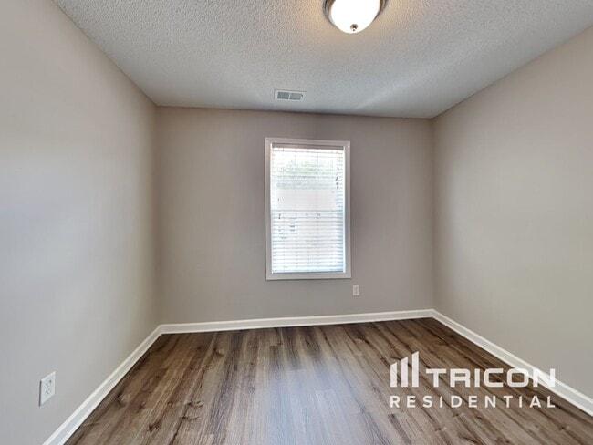Building Photo - 605 Brooks Rd