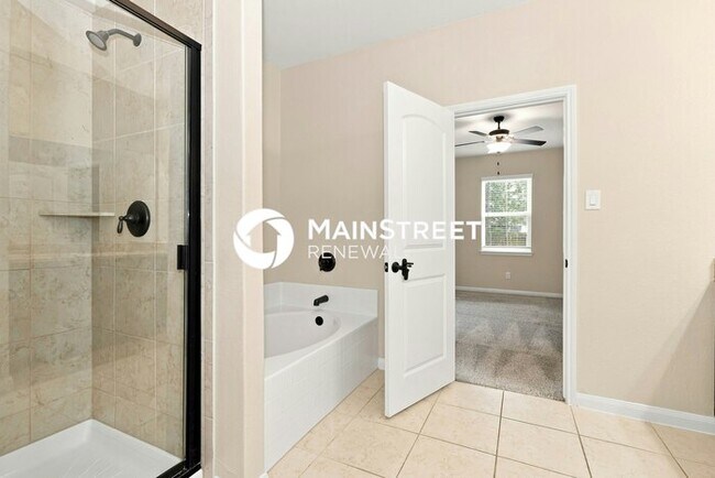 Building Photo - 4 Bedroom Pet-Friendly Home in Conroe, TX with Main Street Renewal