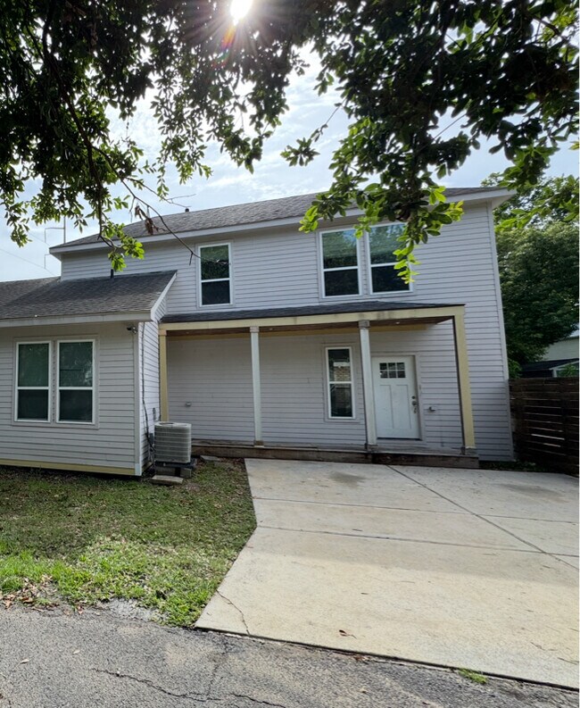 Primary Photo - 3701 Derbigny St