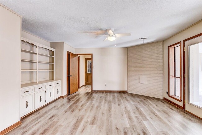 Building Photo - 111 Templeton Rd