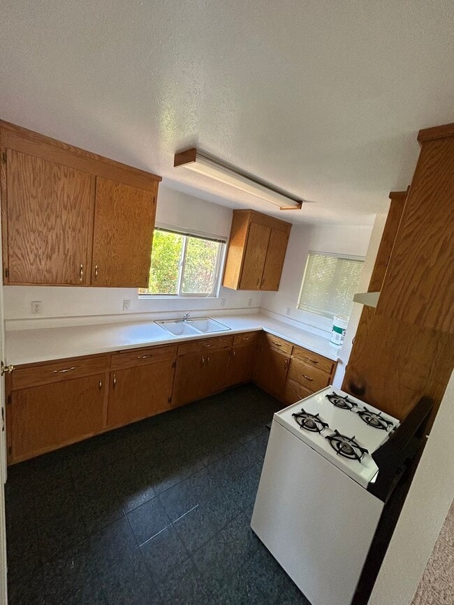 Building Photo - 2918 El Noble Ave