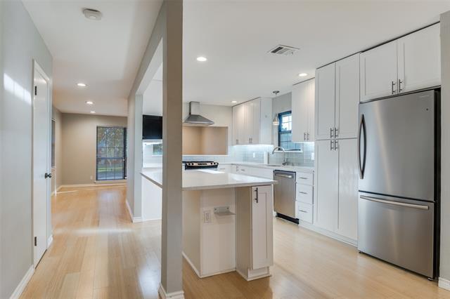 Building Photo - 10665 Lake Haven Dr