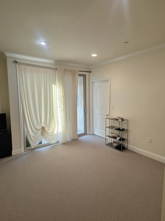 Primary bedroom - 927 S Wooster St