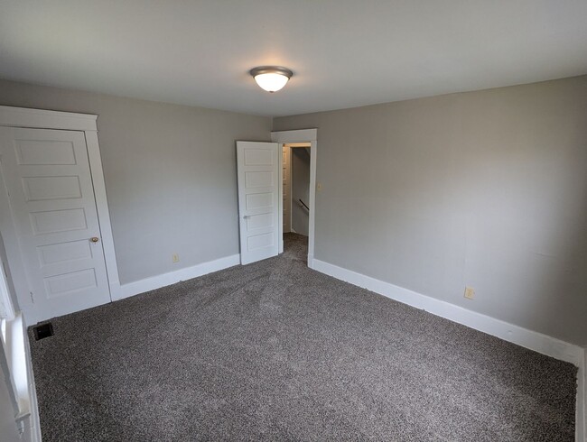 Building Photo - Spacious Colonial Home with Wood Columns a...