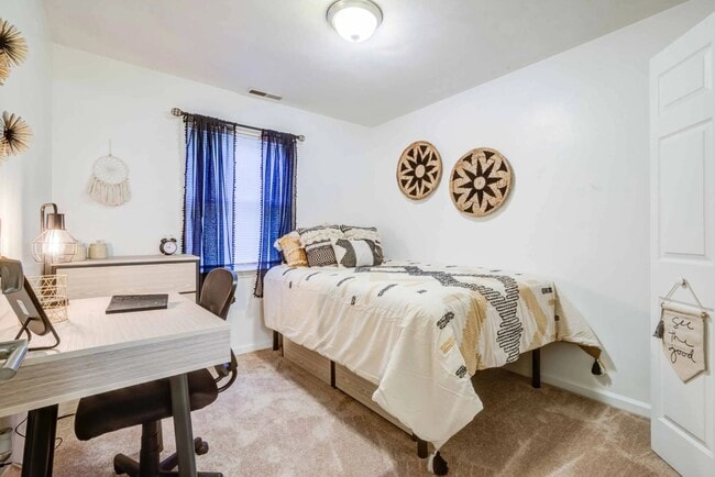 Building Photo - Hunters Ridge of Blacksburg