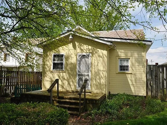 Building Photo - 614 N Main St