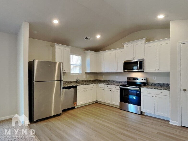 Building Photo - 365 Taverners Ln