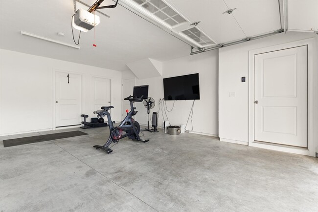 Building Photo - 252 Nahatan St