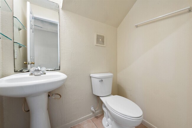 Building Photo - 6827 Dumble St