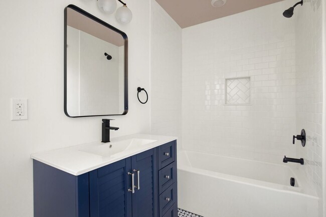 Building Photo - Eastside Beauty