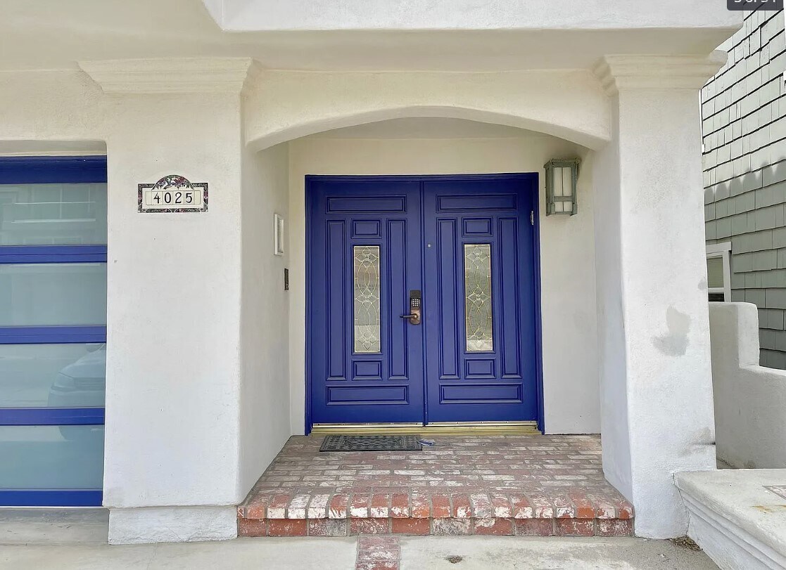 Building Photo - 4025 Ocean Dr