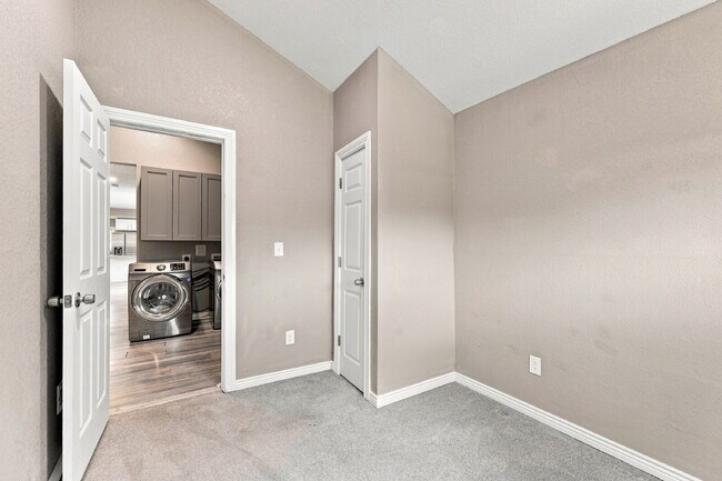 Building Photo - $2,800.95 with $300 Off the first month's rent, 3 Beds - 2 Baths, Single Family Home in Denver wi...