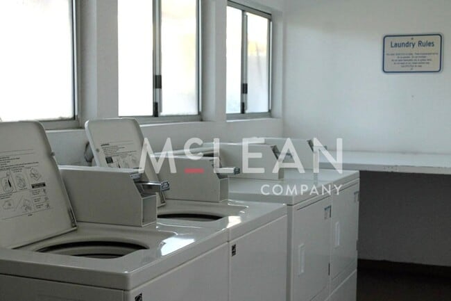 Building Photo - Second Floor 1 Bedroom at Palm Springs Villas