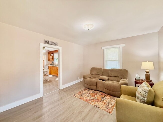 Building Photo - Fully Furnished & Utilities Included -SHOR...