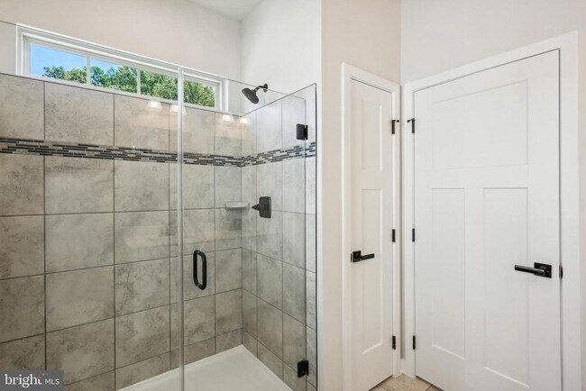 Building Photo - 19753 Grn Vlg Dr