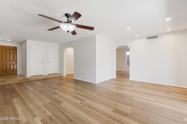 Building Photo - 417 W Mission Dr