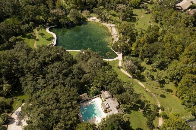 Building Photo - 260 Crown Oaks Way