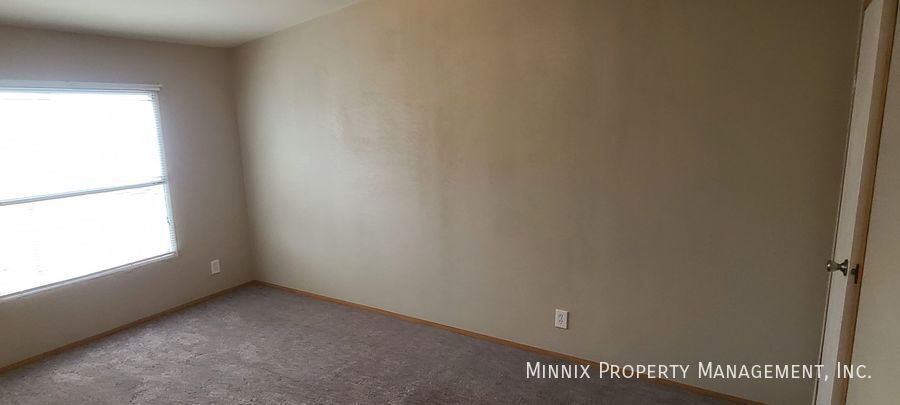 Building Photo - 304 SE 4th St