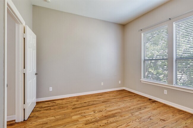 Building Photo - 3610 Gillespie St