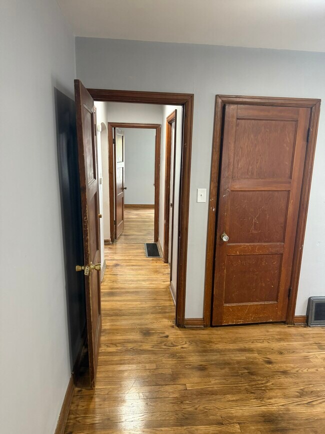 Building Photo - 1050 Bulen Ave
