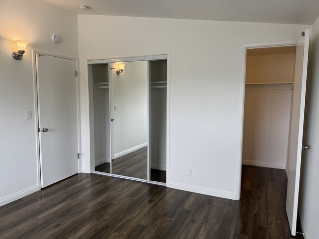 296 16th Place, Costa Mesa, Ca. 92627 Apt B - 296 16th Pl