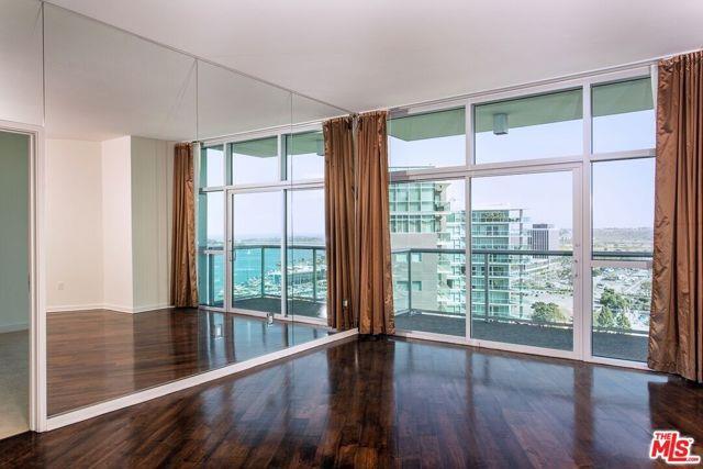 Building Photo - 13700 Marina Pointe Dr