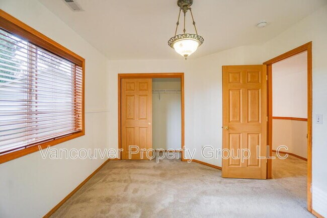 Building Photo - 15720 NE 13th Way