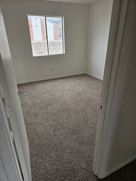 Bedroom 2 - new carpet - 2329 Sambrano Ave