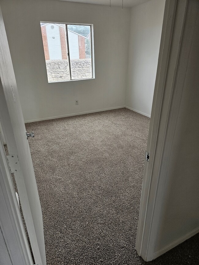 Bedroom 2 - new carpet - 2329 Sambrano Ave