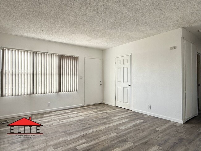 Building Photo - AVAILABLE NOW!! 1/2 OFF FIRST MONTH"S RENT!