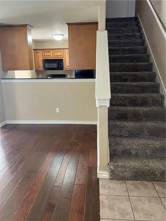 Building Photo - 892 Oakwood Ct