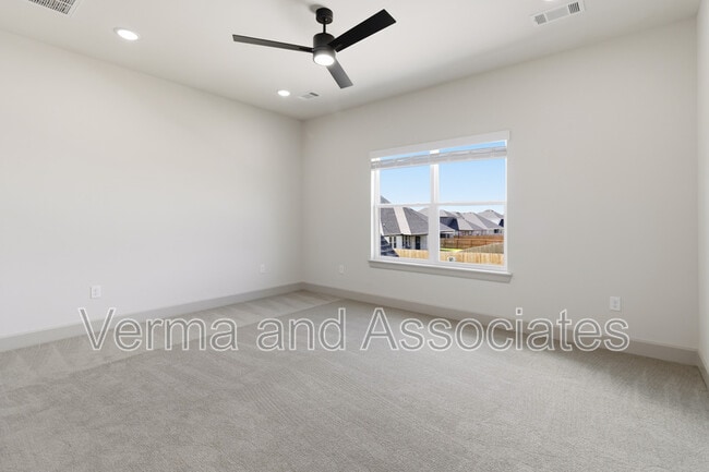 Building Photo - 970 Trestle Ln