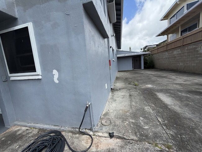 Building Photo - 99-1350 Halawa Hts. Rd. - B