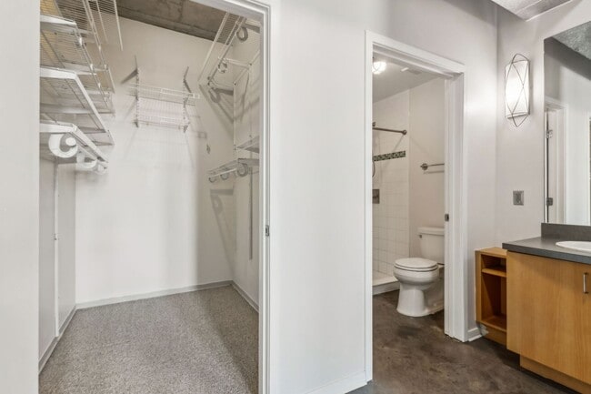 Building Photo - Loft Condo in Downtown Orlando