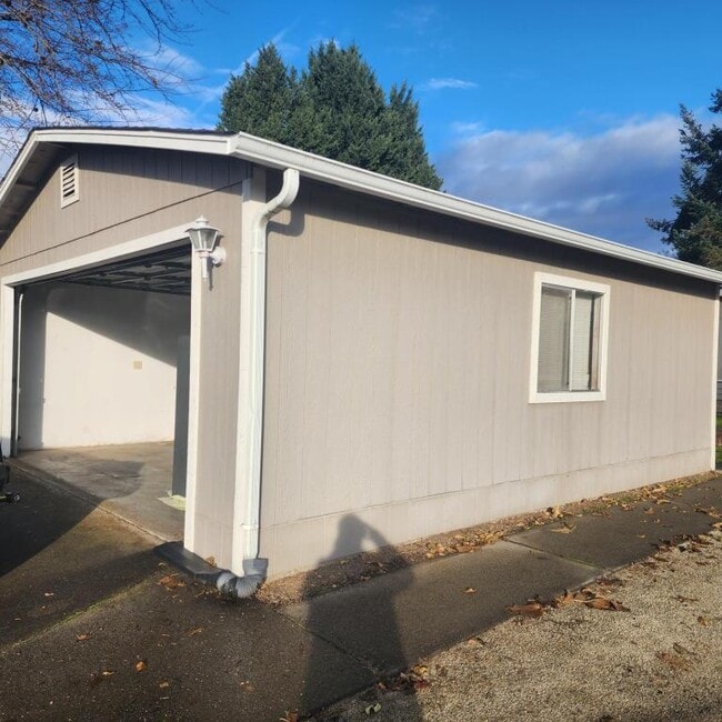 Building Photo - 1015 Doneen Ln