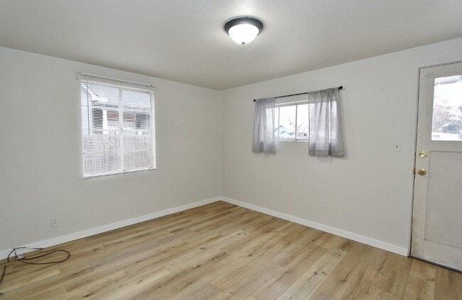 Building Photo - 812 S Washington Ave