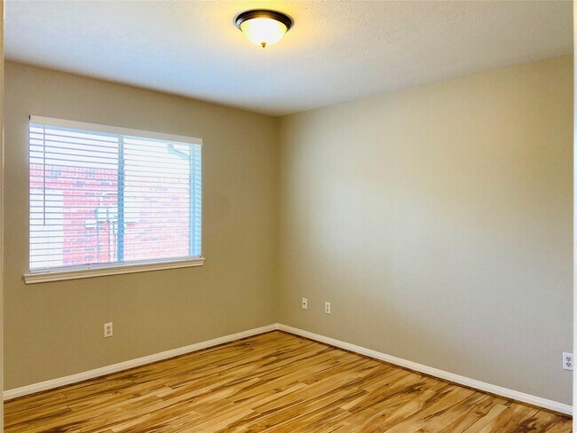 Building Photo - 1404 Helmsley Dr