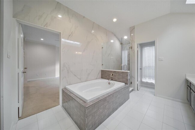 Building Photo - 14127 Highcroft Dr