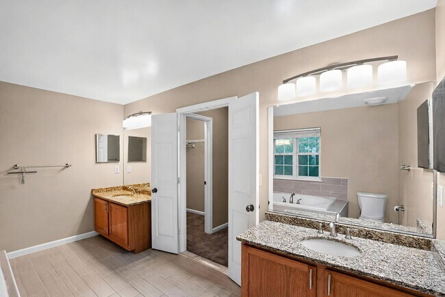 Building Photo - 11813 Murre Ct