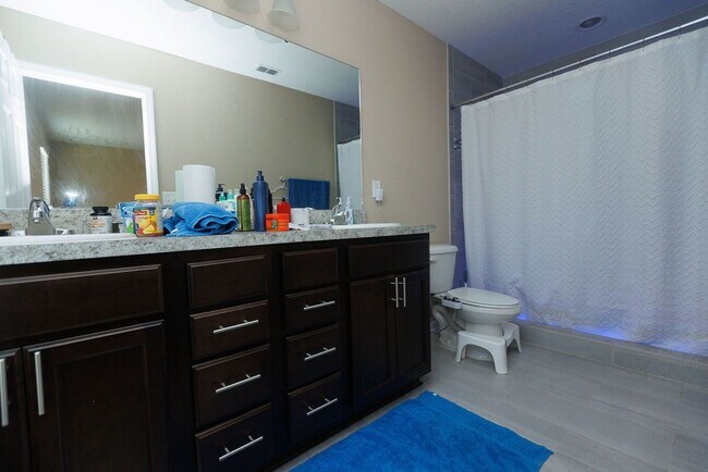 Building Photo - 3 Bedroom 2.5 bath home near Downtown with quick access to I-95 and the beaches