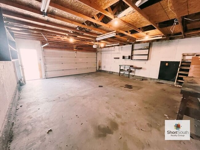 Building Photo - 3 bed 1.5 bath Single Family Home