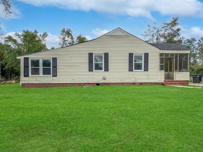 Primary Photo - 2002 Shirley Ave