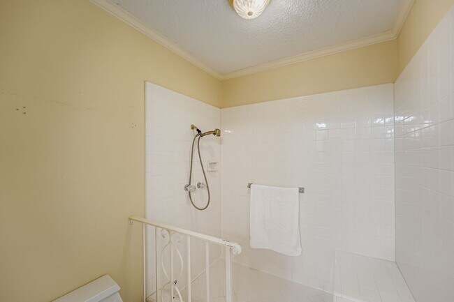 Building Photo - Spacious 3-Bed Townhome in Northwest Hills – Over 3,200 Sq Ft with Courtyard & 2-Car Garage **ALL...